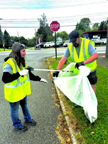 Tire shop volunteers get on  a roll to clean up West Side